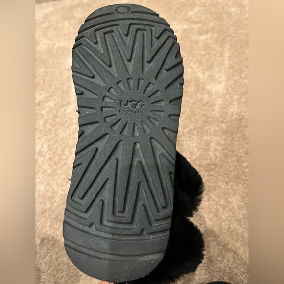 UGG Australia Bailey Button Short Boots Black Suede Sheepskin. Women’s size 8 - Picture 5 of 11